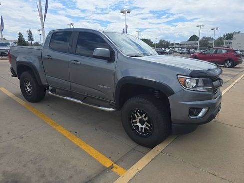 Used 2018 Chevrolet Colorado Z71 AWD/4WD image 2