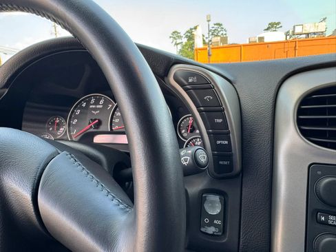 Used 2005 Chevrolet Corvette Coupe w/ Preferred Equipment Group RWD image 28