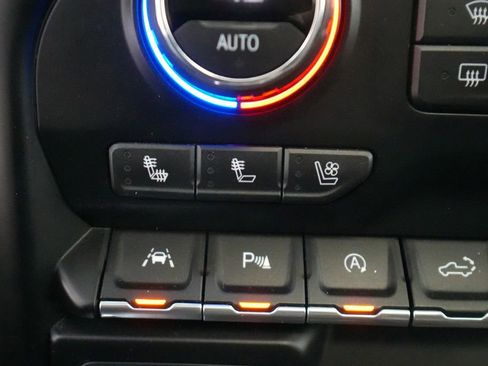 Used 2020 Chevrolet Silverado 1500 High Country w/ Technology Package image 40