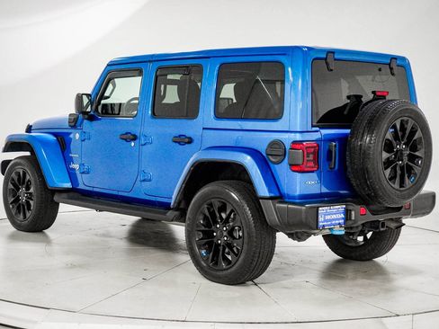 Used 2023 Jeep Wrangler Unlimited Sahara w/ Cold Weather Group AWD/4WD image 5