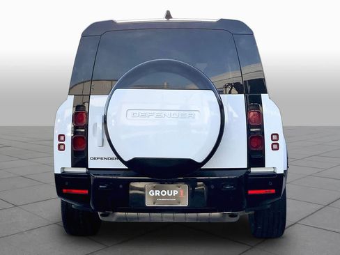 Used 2024 Land Rover Defender 130 X-Dynamic SE AWD/4WD image 5