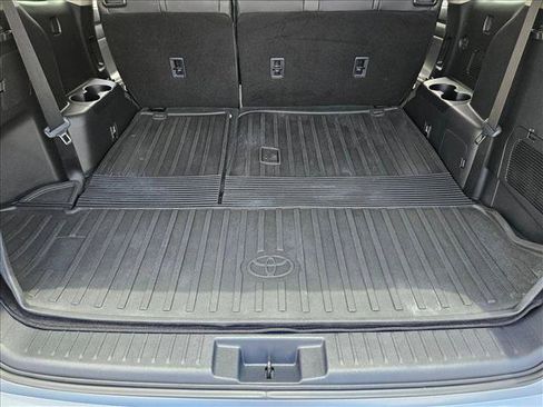 Used 2020 Toyota Highlander XLE FWD image 6