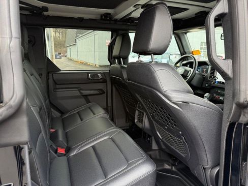 Used 2025 Ford Bronco Badlands image 12