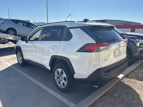 Used 2019 Toyota RAV4 LE w/ Carpet Mat Package image 2