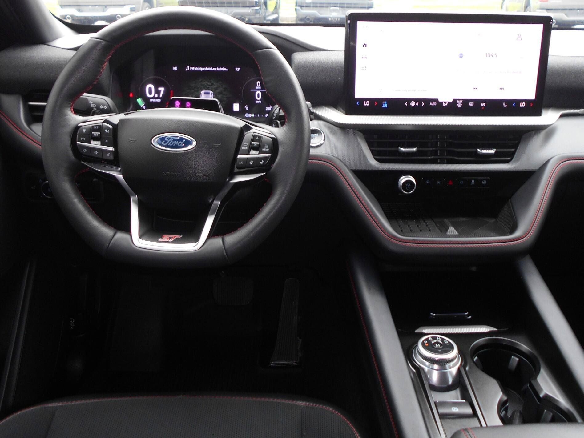 Used 2025 Ford Explorer ST AWD/4WD image 4