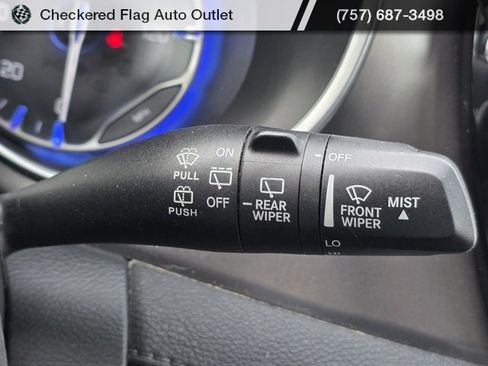 Used 2018 Chrysler Pacifica Limited image 32