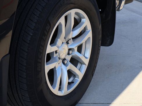 Used 2019 Chevrolet Silverado 1500 LT w/ All-Star Edition image 38