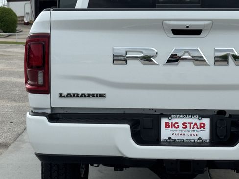 Used 2026 RAM 2500 Laramie AWD/4WD image 12