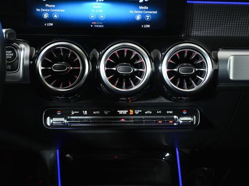 Used 2022 Mercedes-Benz GLB 250 4MATIC image 24