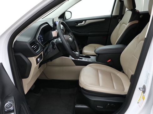 Used 2022 Ford Escape SEL image 2