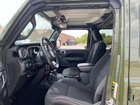 Used 2023 Jeep Wrangler Unlimited Rubicon 4xe w/ Cold Weather Group AWD/4WD image 10