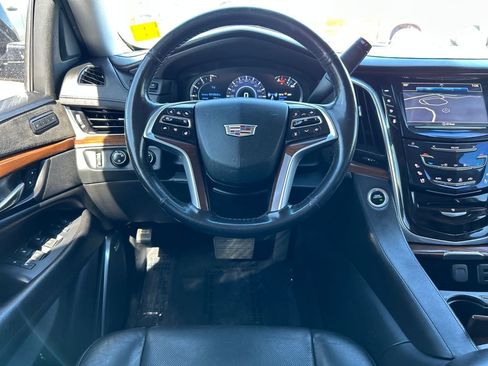 Used 2019 Cadillac Escalade ESV Luxury image 10