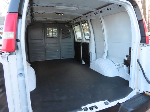 Used 2015 Chevrolet Express 2500 image 11