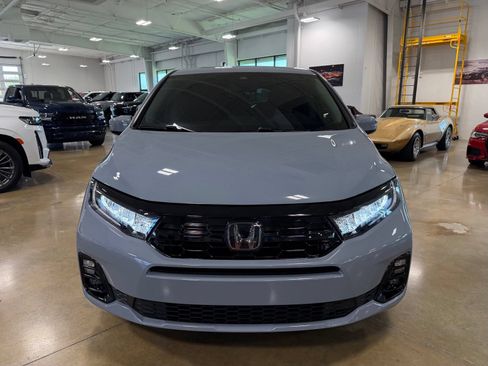 Used 2025 Honda Odyssey Elite image 2