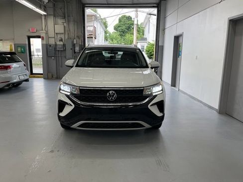 Used 2024 Volkswagen Taos SE w/ Panoramic Sunroof Package AWD/4WD image 6