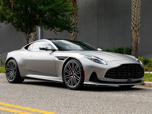 Used 2024 Aston Martin DB12 Coupe RWD image 16