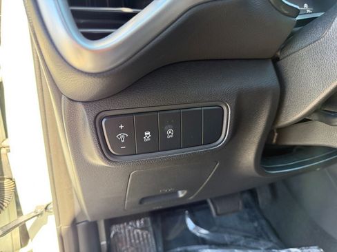 Used 2025 Kia Soul LX FWD image 19