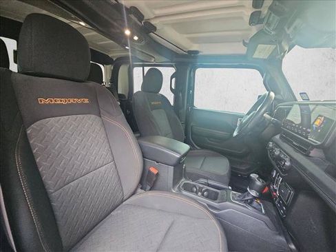 Used 2024 Jeep Gladiator Mojave AWD/4WD image 19