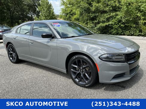 Used 2019 Dodge Charger SXT w/ Plus Group RWD image 7