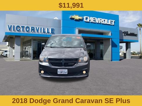 Used 2018 Dodge Grand Caravan SE FWD image 2