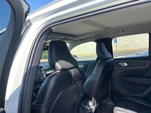 Used 2023 Volvo XC40 B5 Plus w/ Protection Package Premier image 23