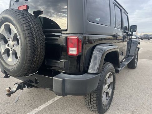 Used 2018 Jeep Wrangler Unlimited Sahara w/ Connectivity Group image 9