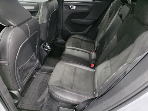 Used 2021 Volvo XC40 T5 R-Design w/ Protection Package Premier image 11