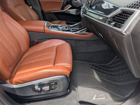 Used 2025 BMW X7 M60i AWD/4WD image 30