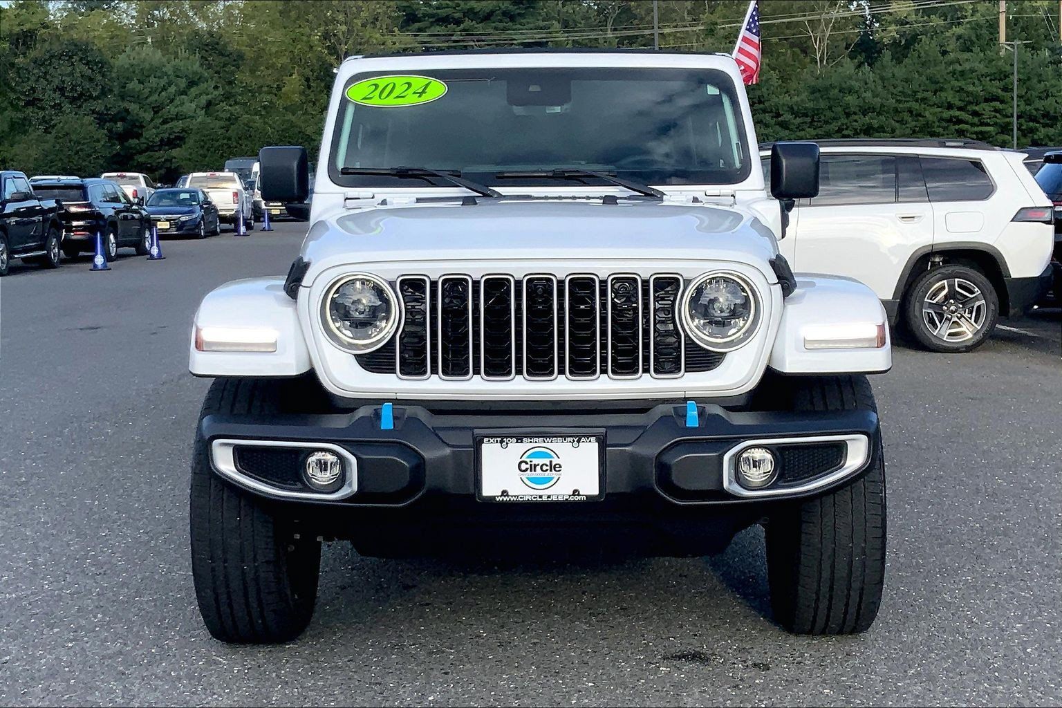 Used 2024 Jeep Wrangler Unlimited Sahara w/ Technology Group AWD/4WD image 3