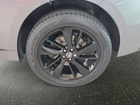 Used 2024 Jaguar F-PACE R-Dynamic S image 32