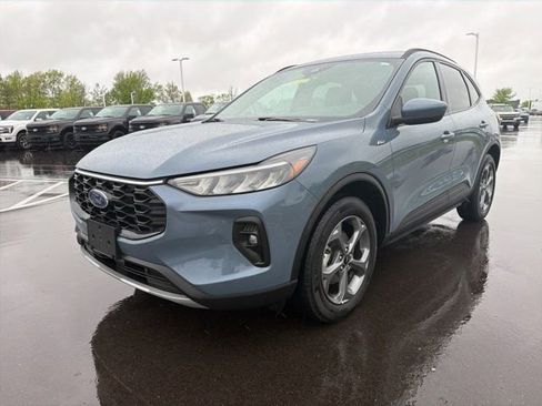 Used 2025 Ford Escape ST-Line Select AWD/4WD image 2