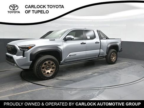 Used 2025 Toyota Tacoma Trailhunter image 8