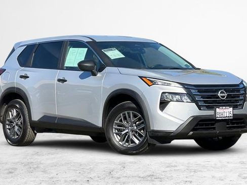 Used 2024 Nissan Rogue S image 2