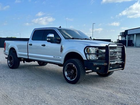 Used 2019 Ford F250 XLT w/ XLT Premium Package AWD/4WD image 11