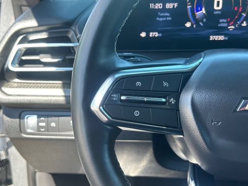 Used 2025 Chevrolet Traverse LT FWD image 29