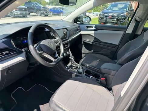Used 2023 Volkswagen Taos SE w/ Panoramic Sunroof Package AWD/4WD image 19