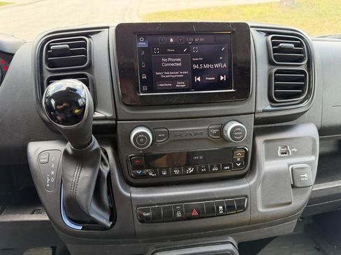 Used 2025 RAM ProMaster 2500 w/ Convenience Group image 17