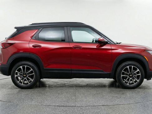 Used 2025 Chevrolet TrailBlazer LT image 11