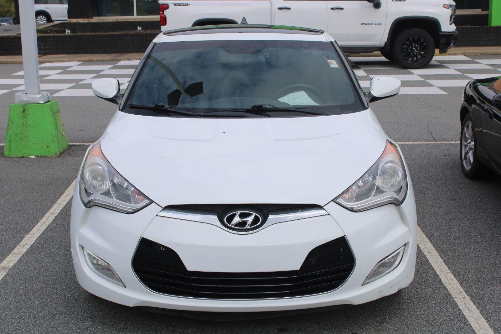 Used 2017 Hyundai Veloster Value Edition FWD image 2