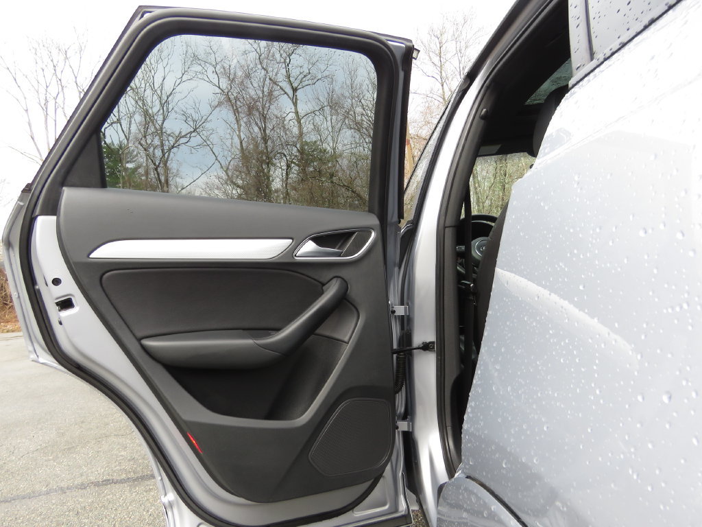 Used 2018 Audi Q3 2.0T Premium w/ Convenience Package AWD/4WD image 19