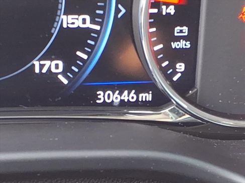 Used 2023 GMC Acadia SLT w/ Elevation Edition image 30