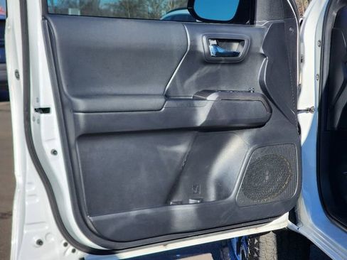 Used 2023 Toyota Tacoma TRD Off-Road image 19