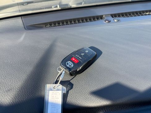 Used 2025 Toyota Camry SE image 21