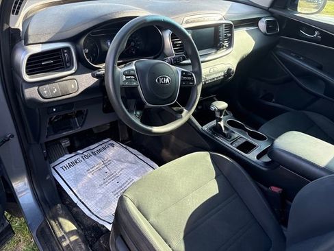 Used 2020 Kia Sorento LX image 5