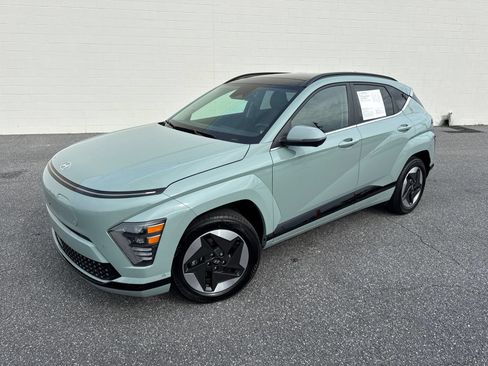 Certified 2025 Hyundai Kona Limited FWD image 2
