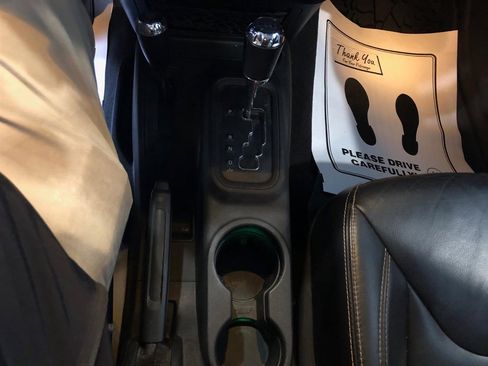 Used 2014 Jeep Wrangler Unlimited Sahara image 19