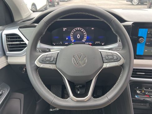 New 2026 Volkswagen Taos SE image 15