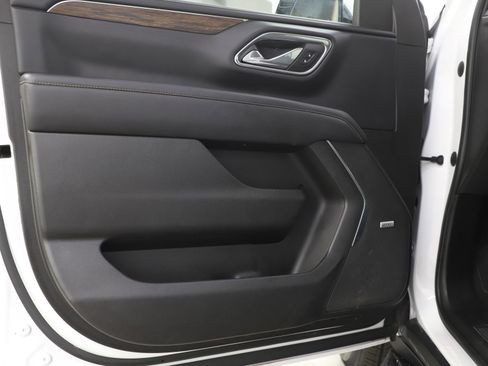 Used 2023 Chevrolet Suburban Premier image 22