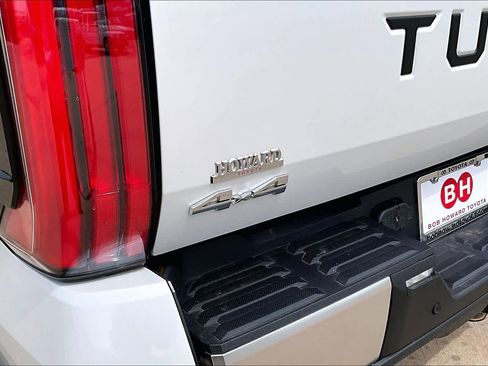 Used 2025 Toyota Tundra Limited AWD/4WD image 30