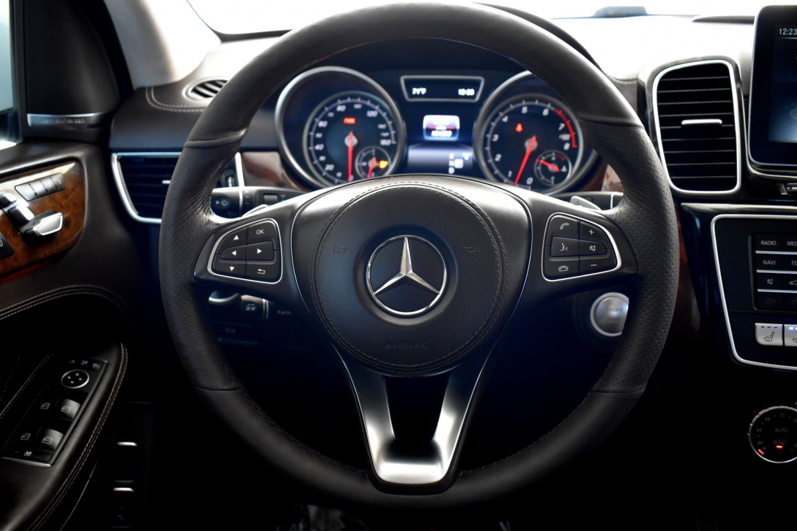 Used 2017 Mercedes-Benz GLS 550 4MATIC image 12